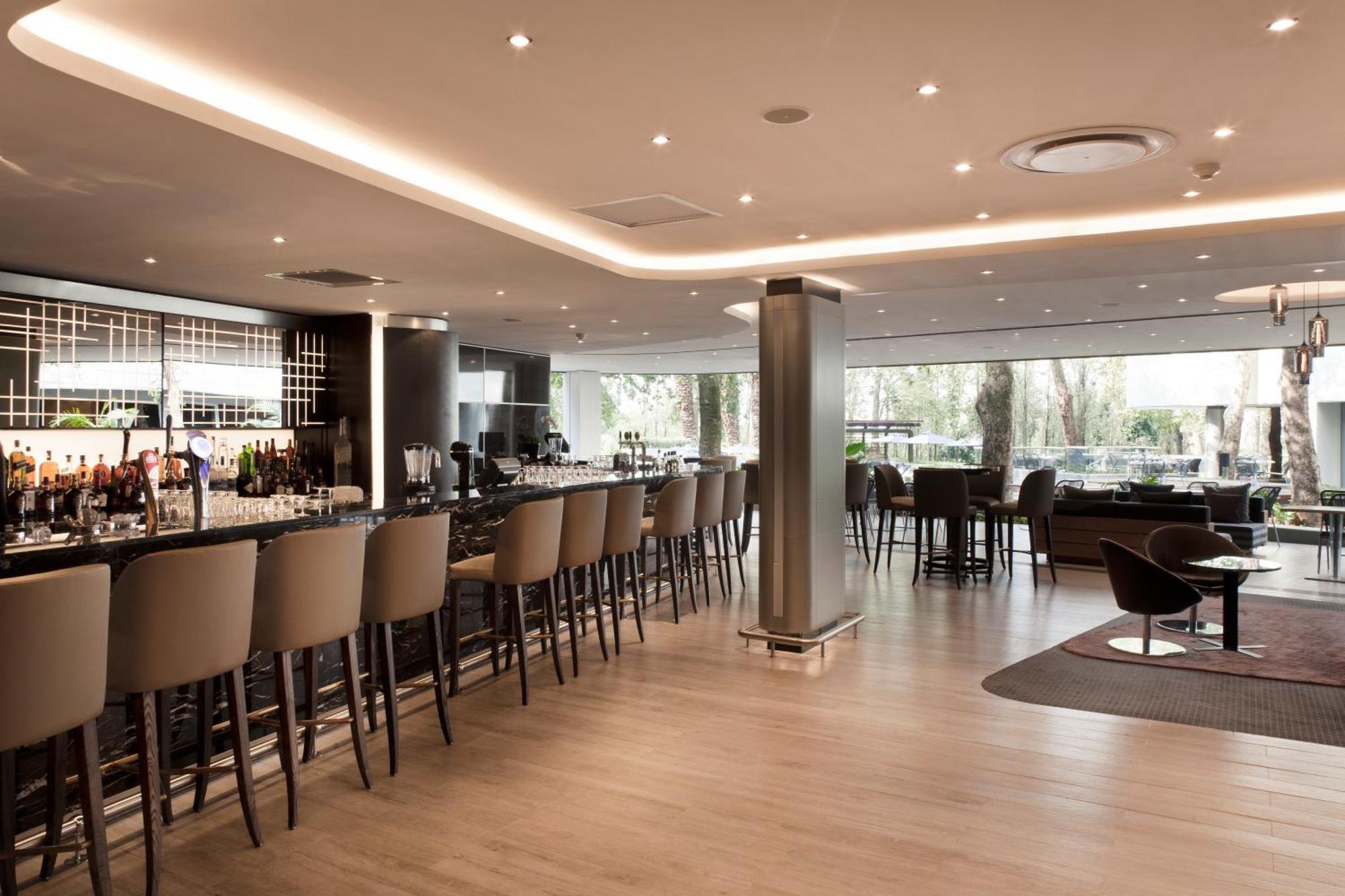 The Maslow Hotel, Сэндтон Экстерьер фото